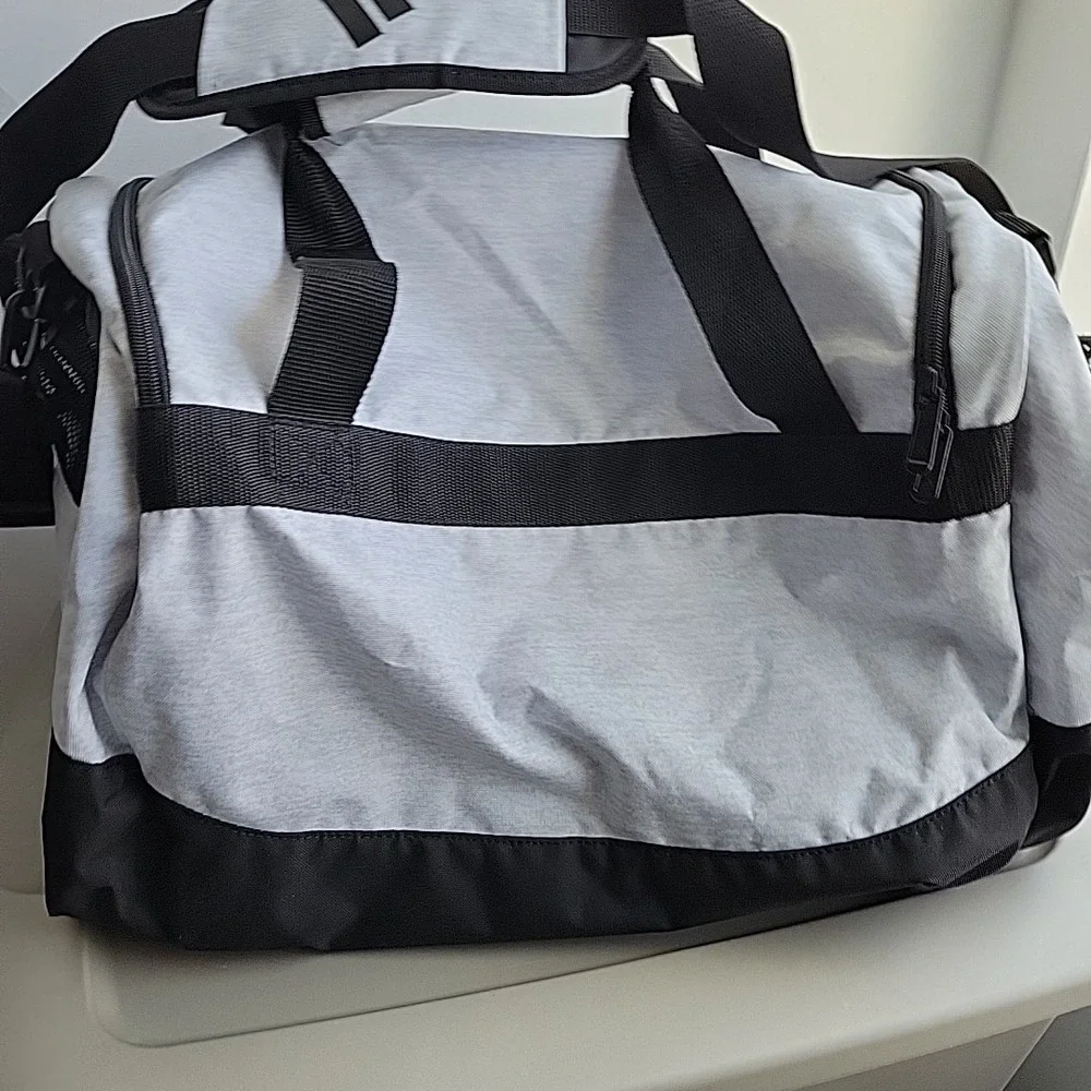 Adidas Defender Duffle Gym Bag Gray Black Shoulder Strap Medium, Great Condition